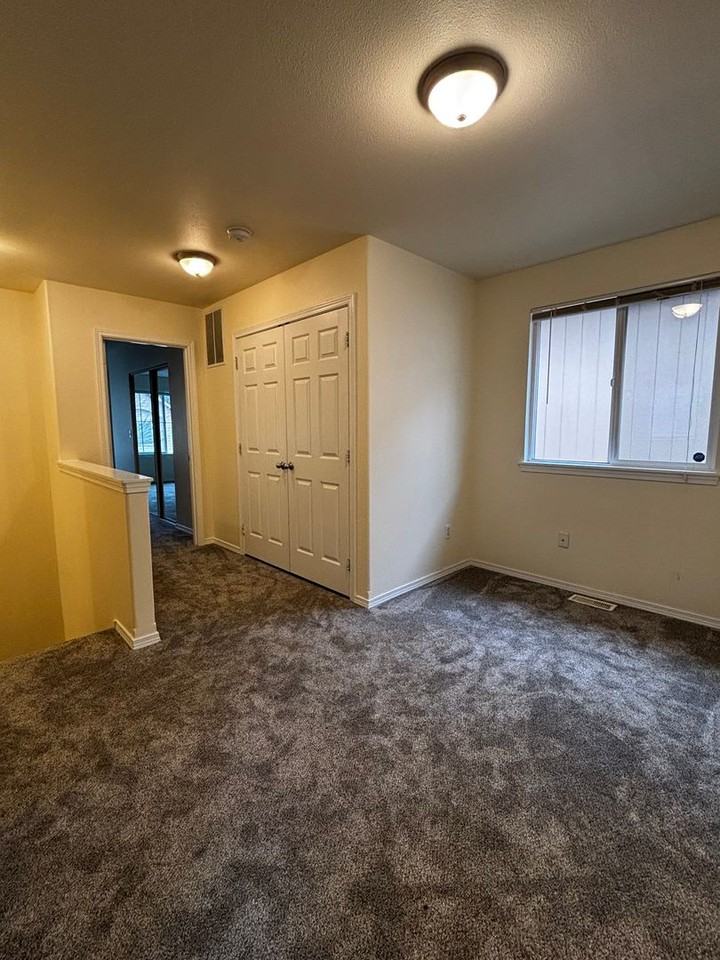 10110 184th St E - Photo 7 of 14