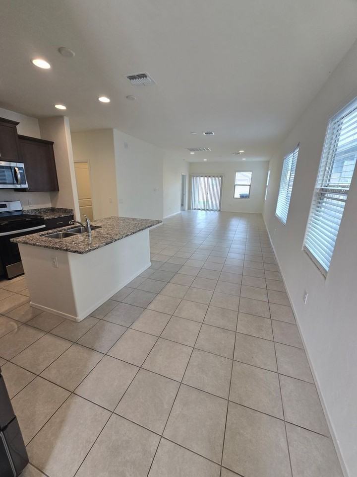 6783 E Paseo De Villalobos - Photo 7 of 45