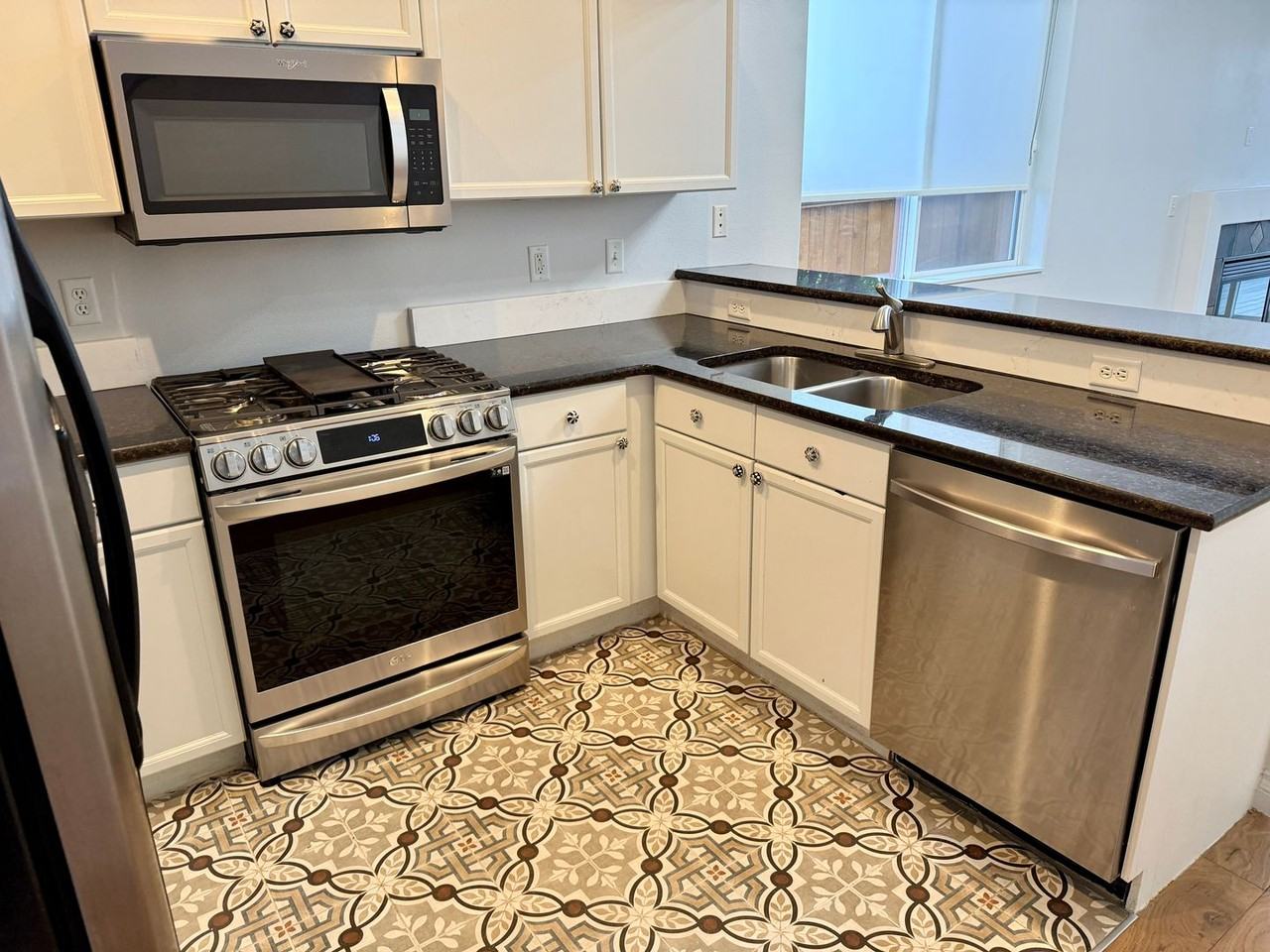 1022 Ne Killingsworth St - Photo 3 of 23