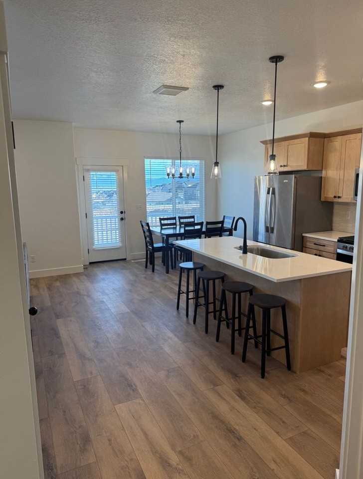 866 N Pugh Ln - Photo 3 of 40