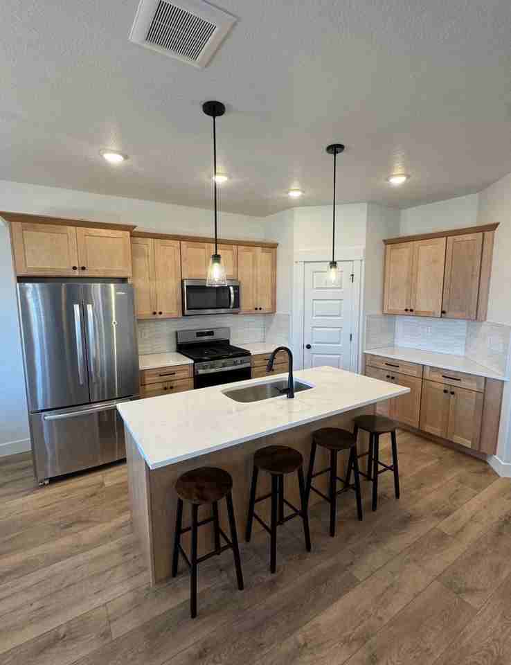 866 N Pugh Ln - Photo 4 of 40