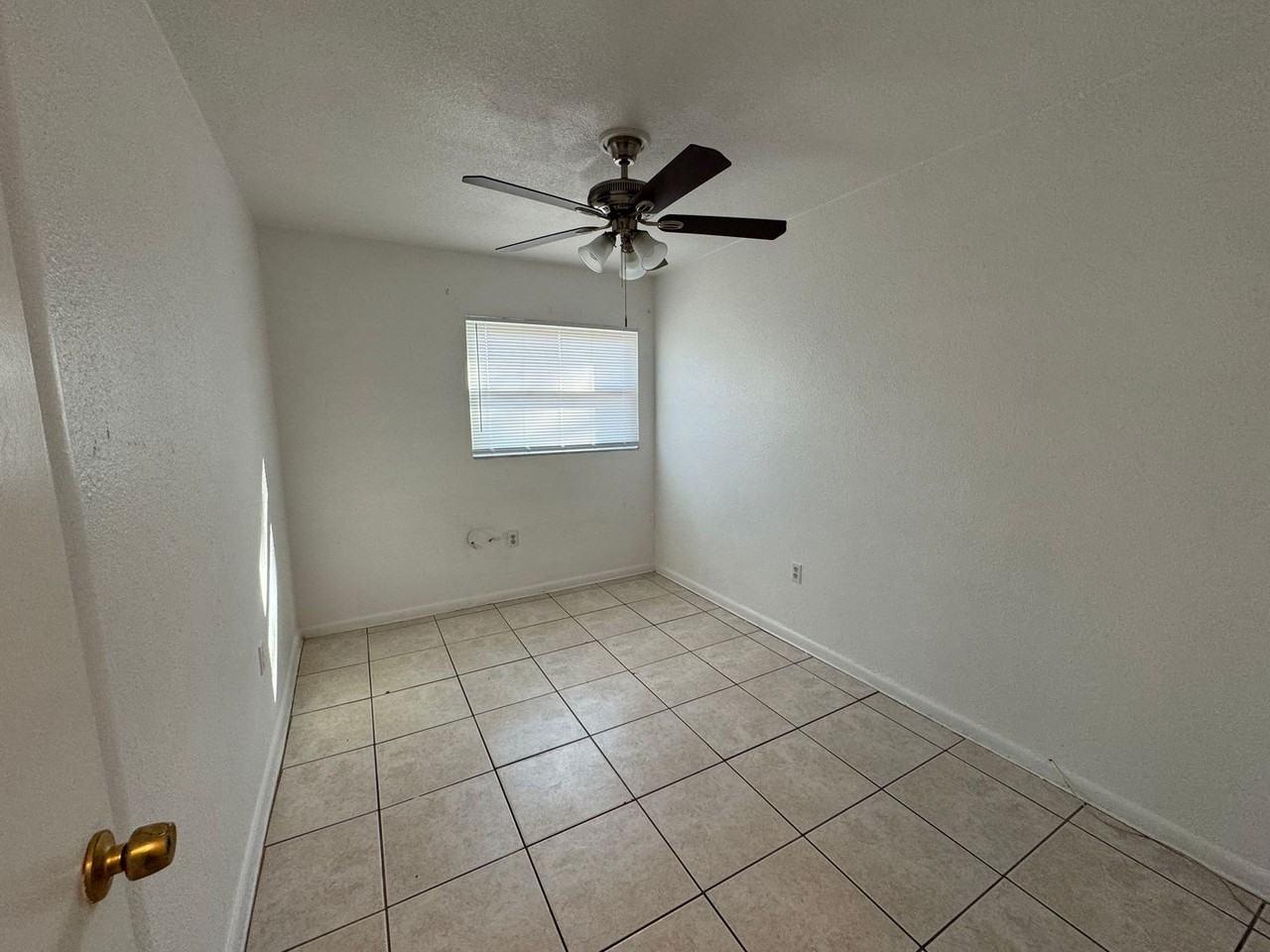 2318 Lydia St - Photo 6 of 11