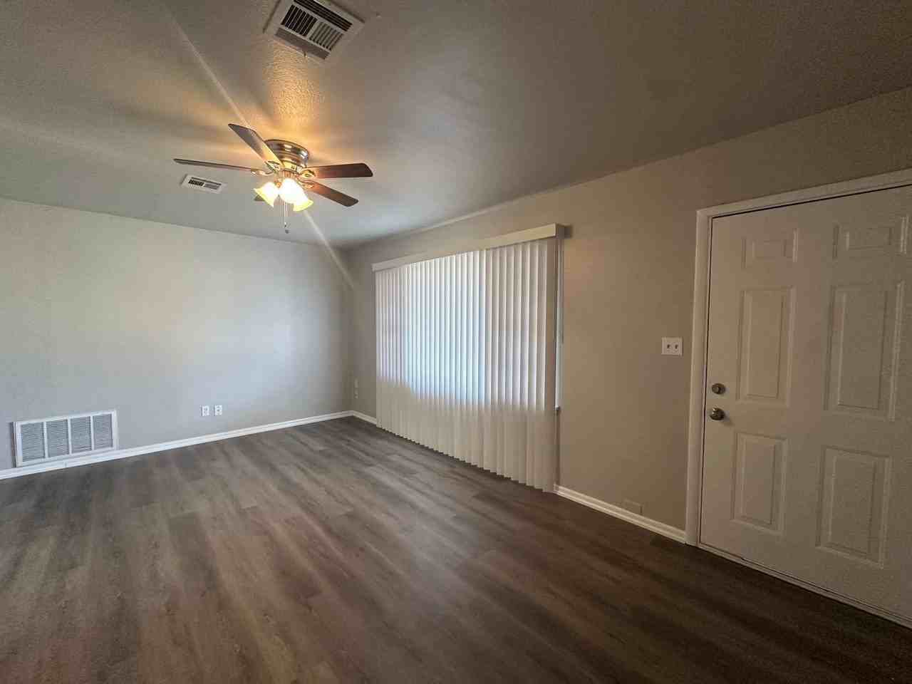 240 E Kerr Dr - Photo 3 of 23