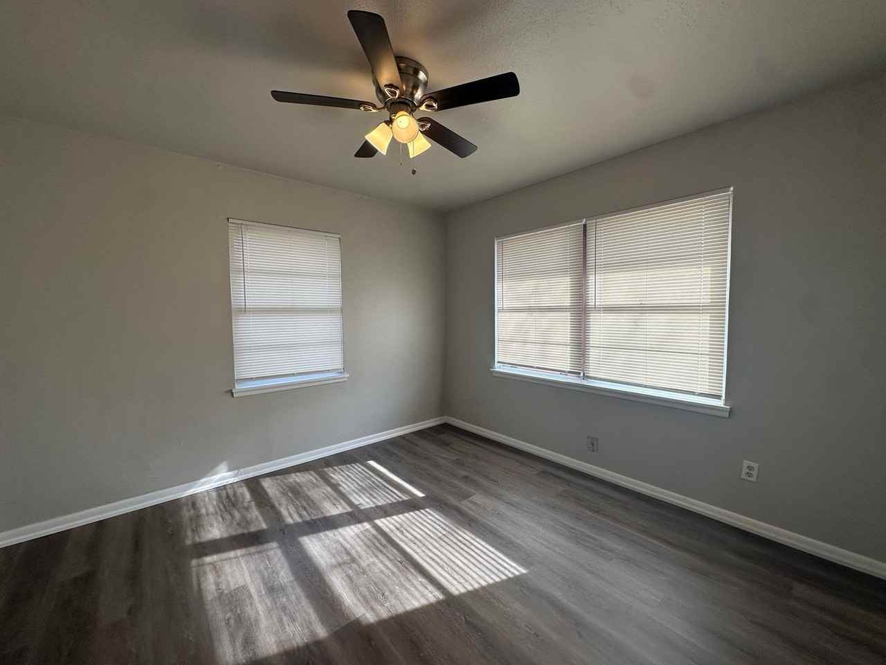 240 E Kerr Dr - Photo 4 of 23