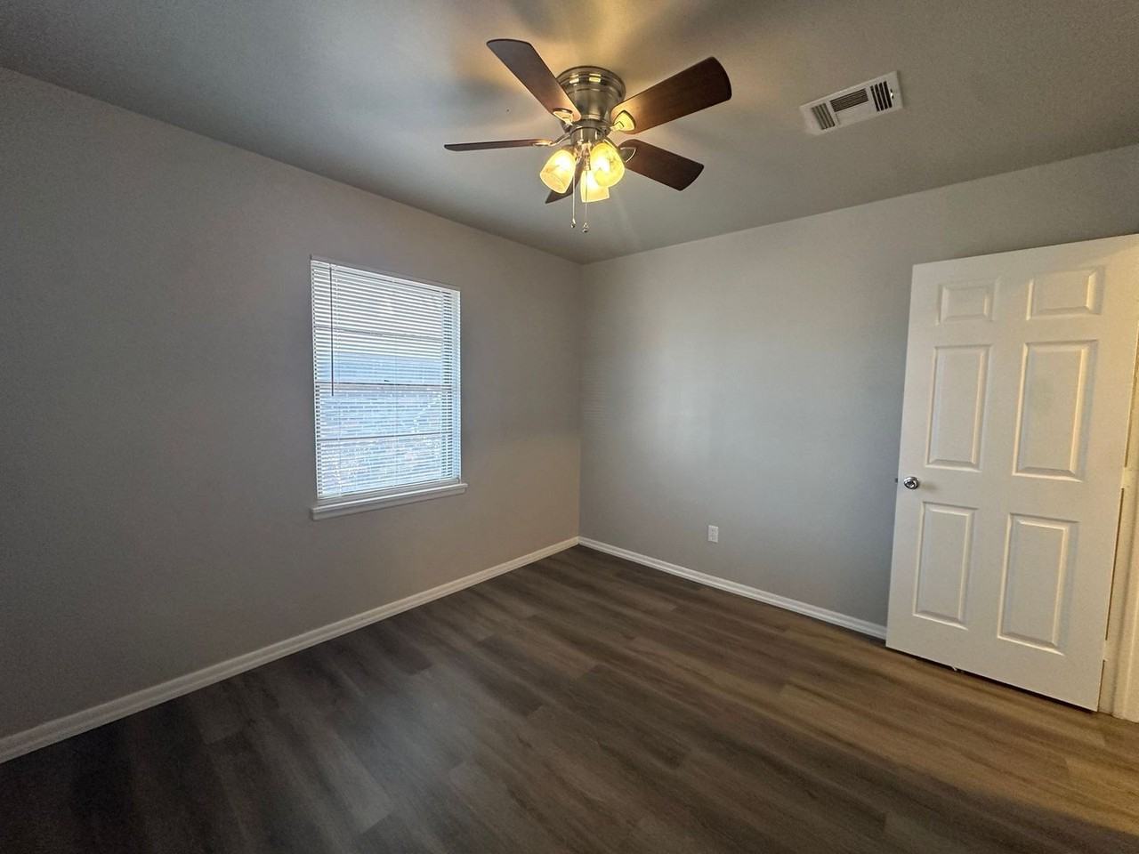 240 E Kerr Dr - Photo 6 of 23