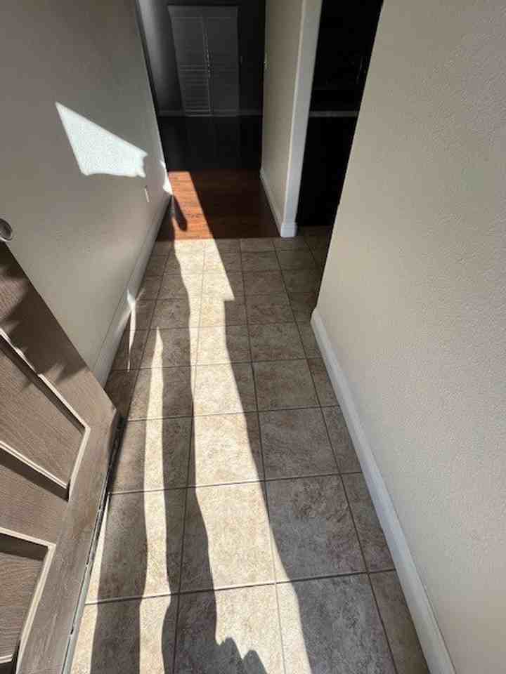 402 N Amador St - Photo 4 of 32