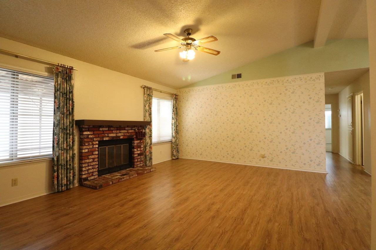 2223 Almond Ln - Photo 2 of 15