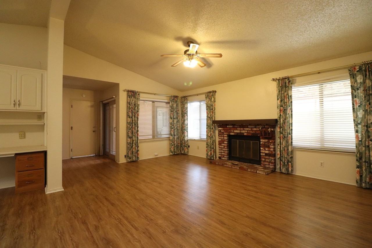 2223 Almond Ln - Photo 3 of 15