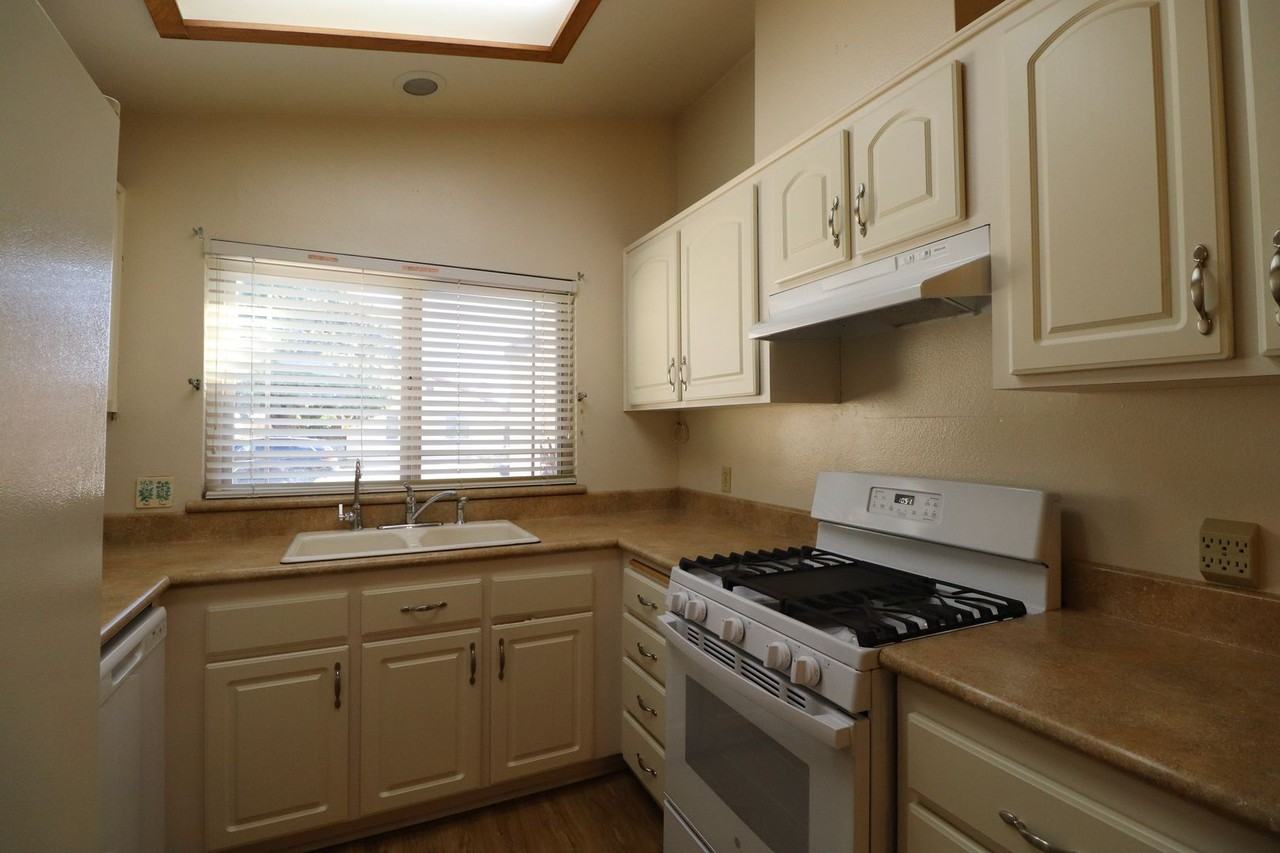 2223 Almond Ln - Photo 5 of 15