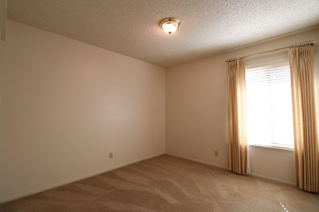 2223 Almond Ln - Photo 7 of 15