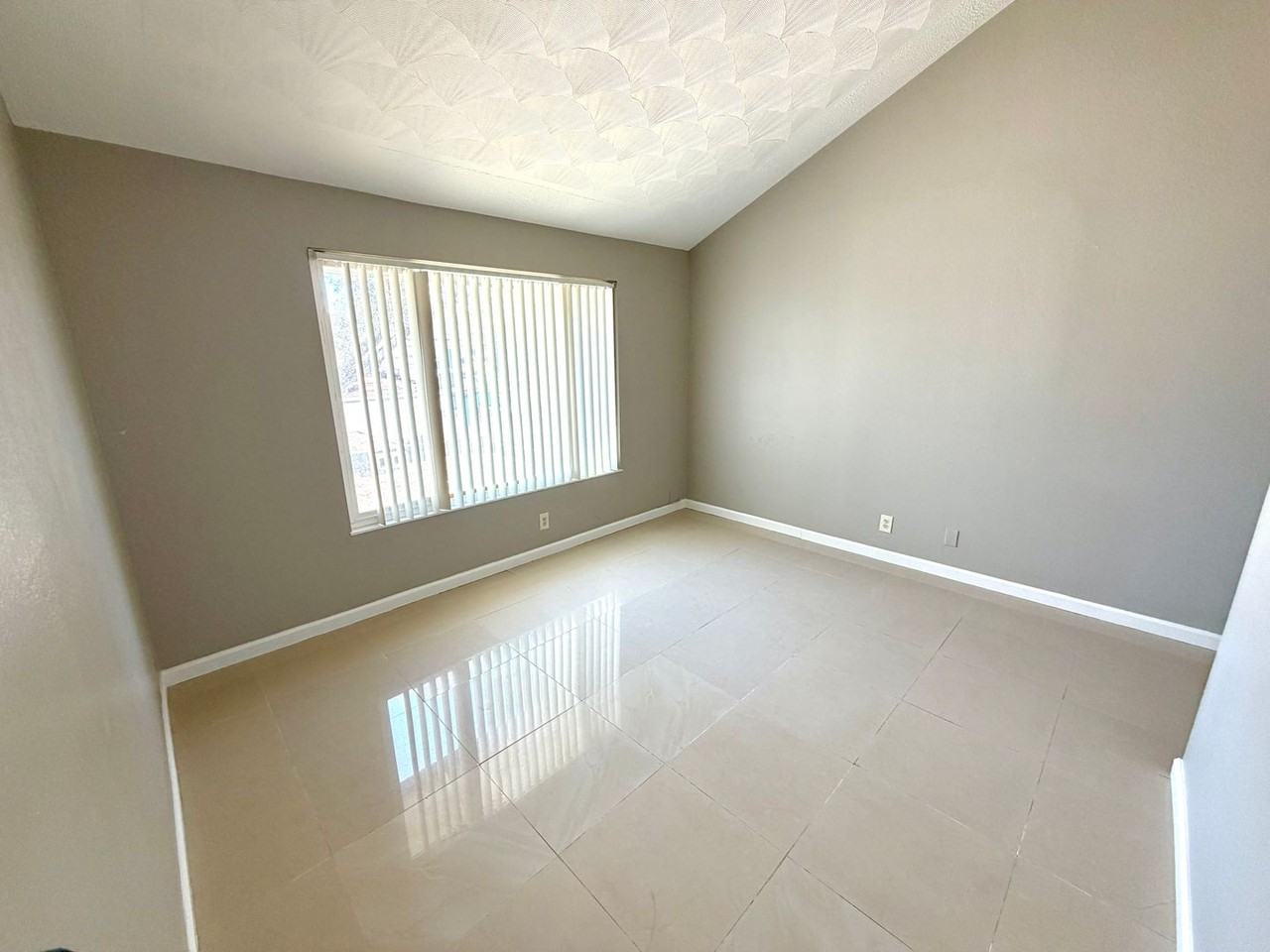 4407 De Forest St - Photo 4 of 33