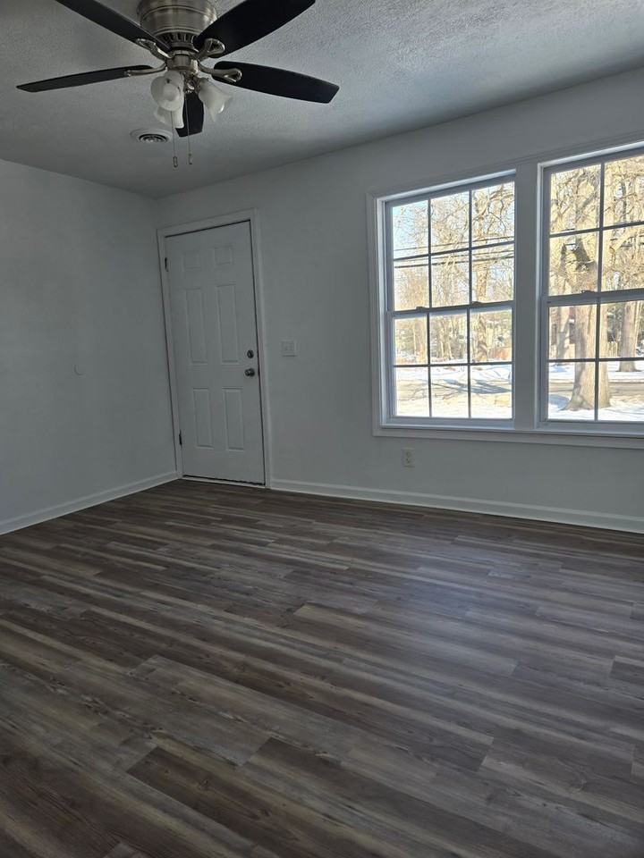 1085 Orchard Ave - Photo 3 of 19