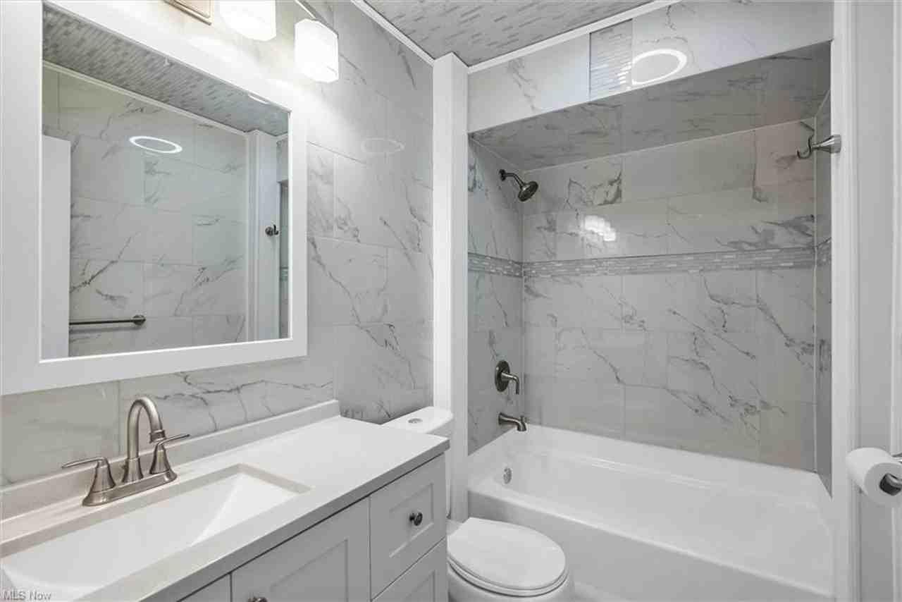 1085 Orchard Ave - Photo 5 of 19