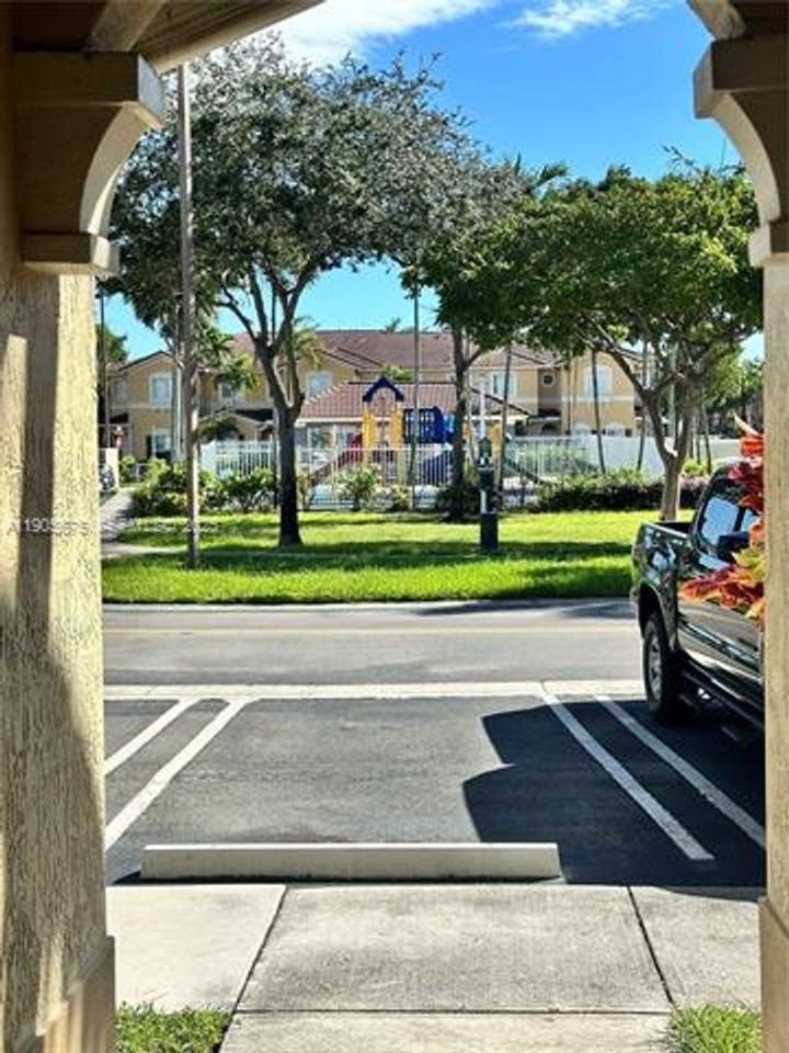 8258 8258 NW 108th Pl th 8-4 #4 - Photo 2 of 9