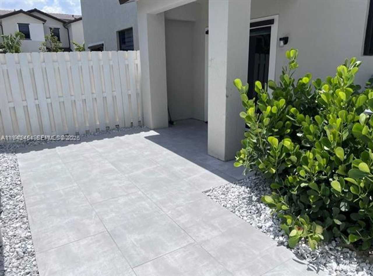 15903 15903 SW 2nd Pl th 15903 - Photo 3 of 23