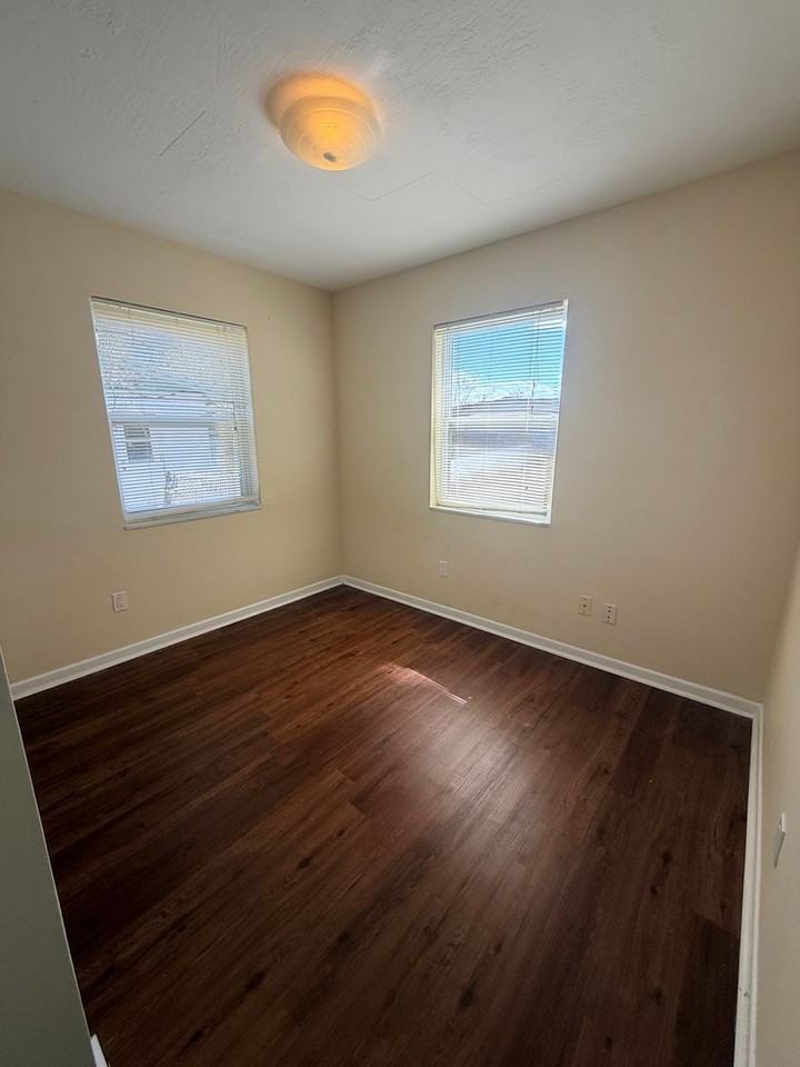 1526 Wakefield Cir - Photo 2 of 14