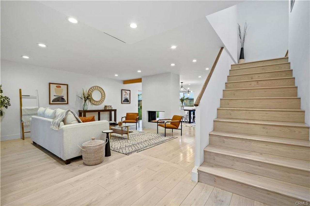 6210 Newcastle Ave - Photo 5 of 29