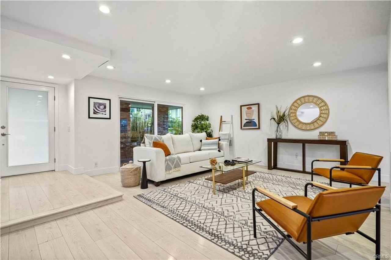 6210 Newcastle Ave - Photo 6 of 29