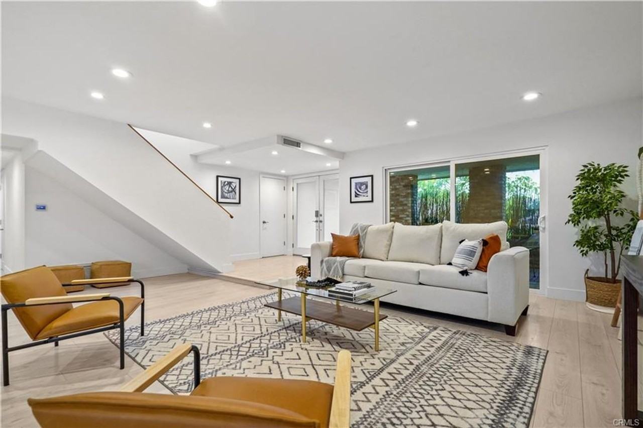 6210 Newcastle Ave - Photo 7 of 29