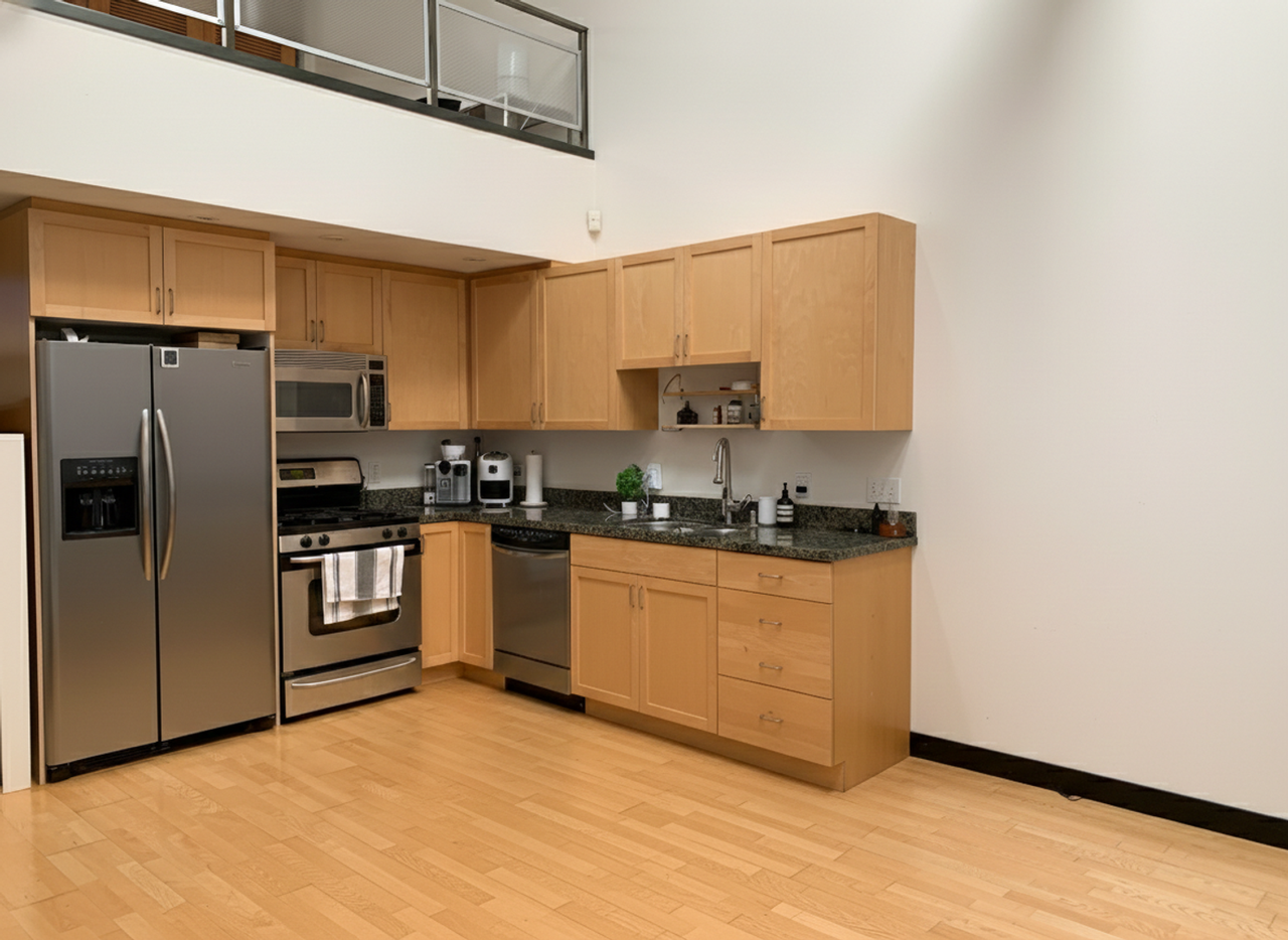 425 E 11th St - Photo 4 of 11