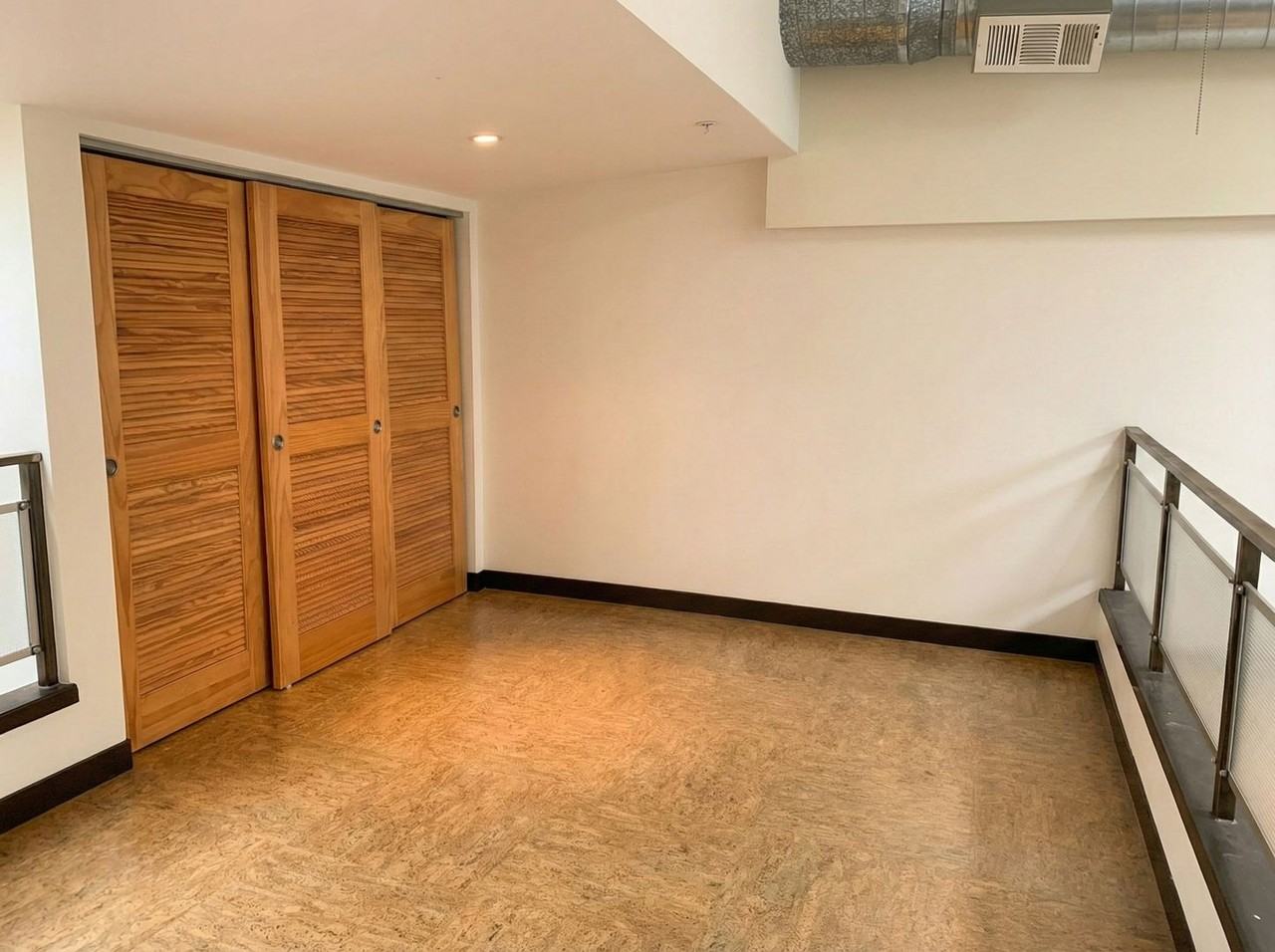 425 E 11th St - Photo 6 of 11