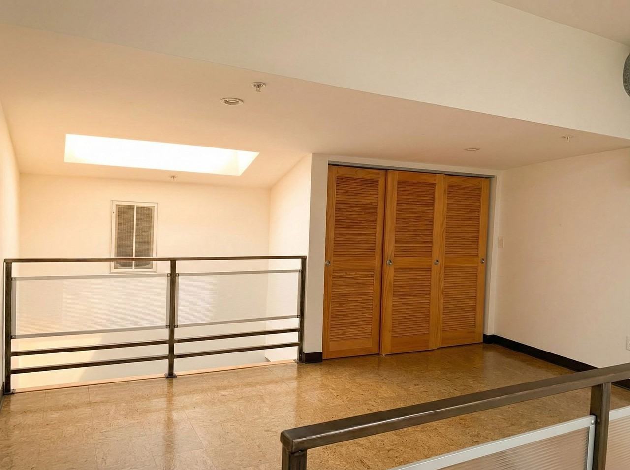 425 E 11th St - Photo 7 of 11