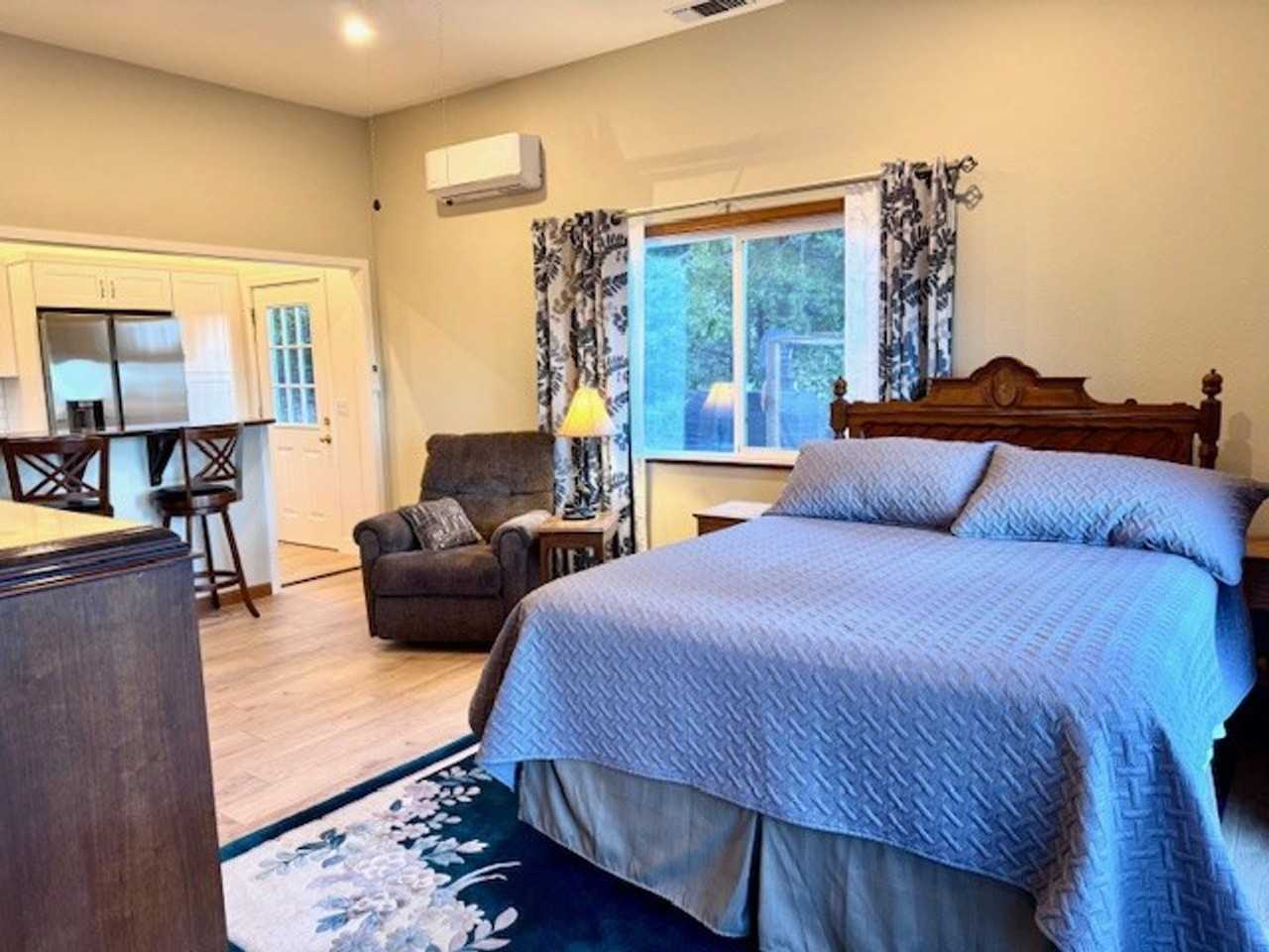 14235 Quaker Ridge Ct - Photo 6 of 10