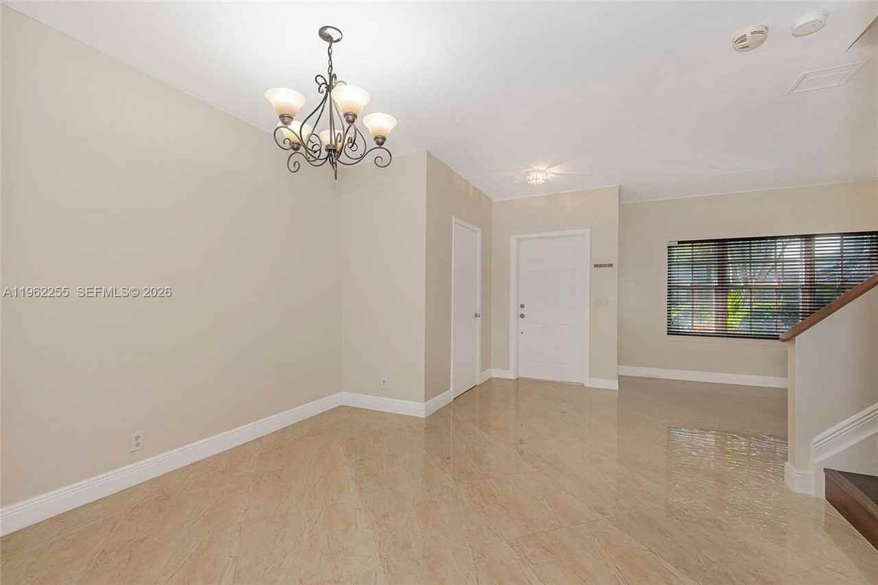 9481 Stanley Ln - Photo 6 of 21