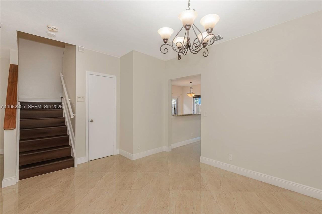 9481 Stanley Ln - Photo 7 of 21