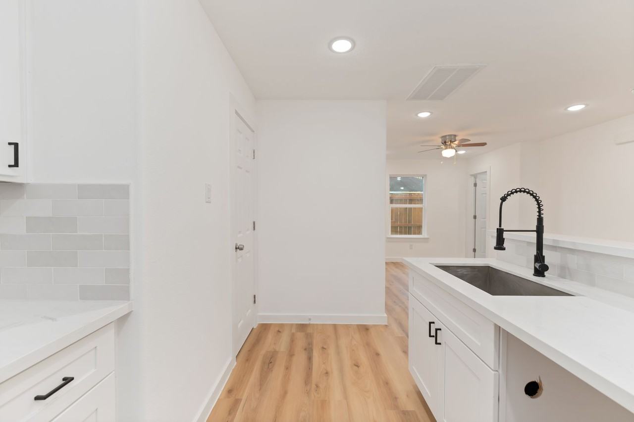 7652 Fawnridge Dr - Photo 4 of 29