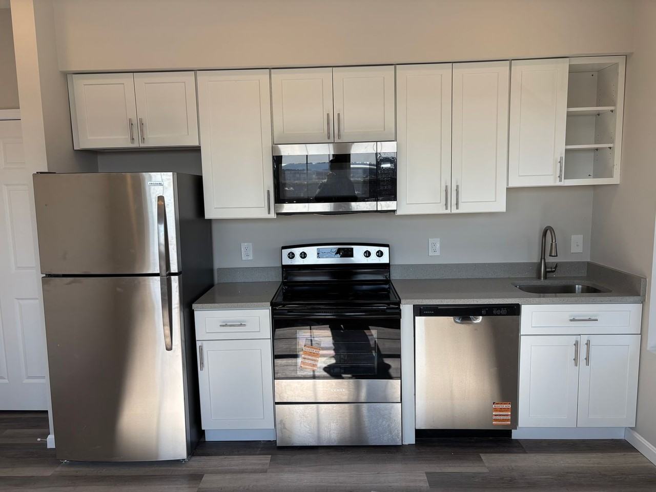 1812 H Pl Ne - Photo 2 of 9