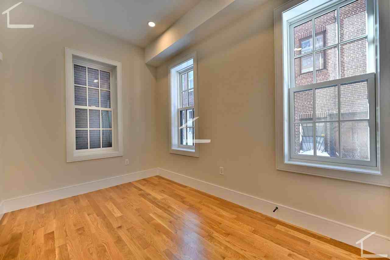 16 Winchester St - Photo 3 of 9