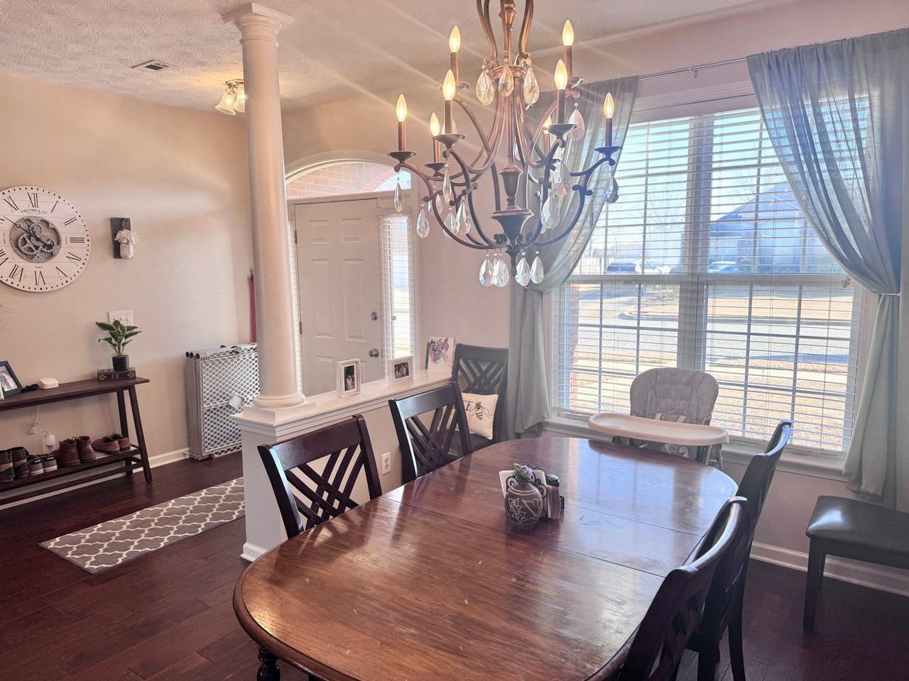 8104 Grayson Grv - Photo 4 of 35