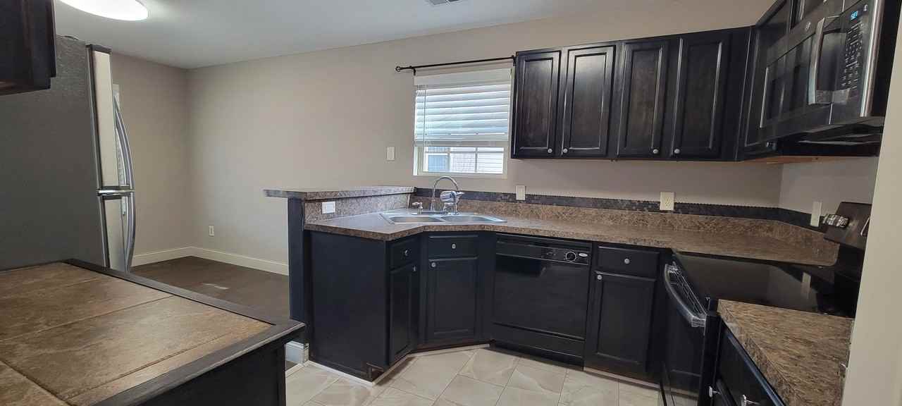 99 Sandberg Way - Photo 3 of 34