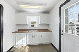 3 bedroom available for immediate move i! - Photo 1 of 1