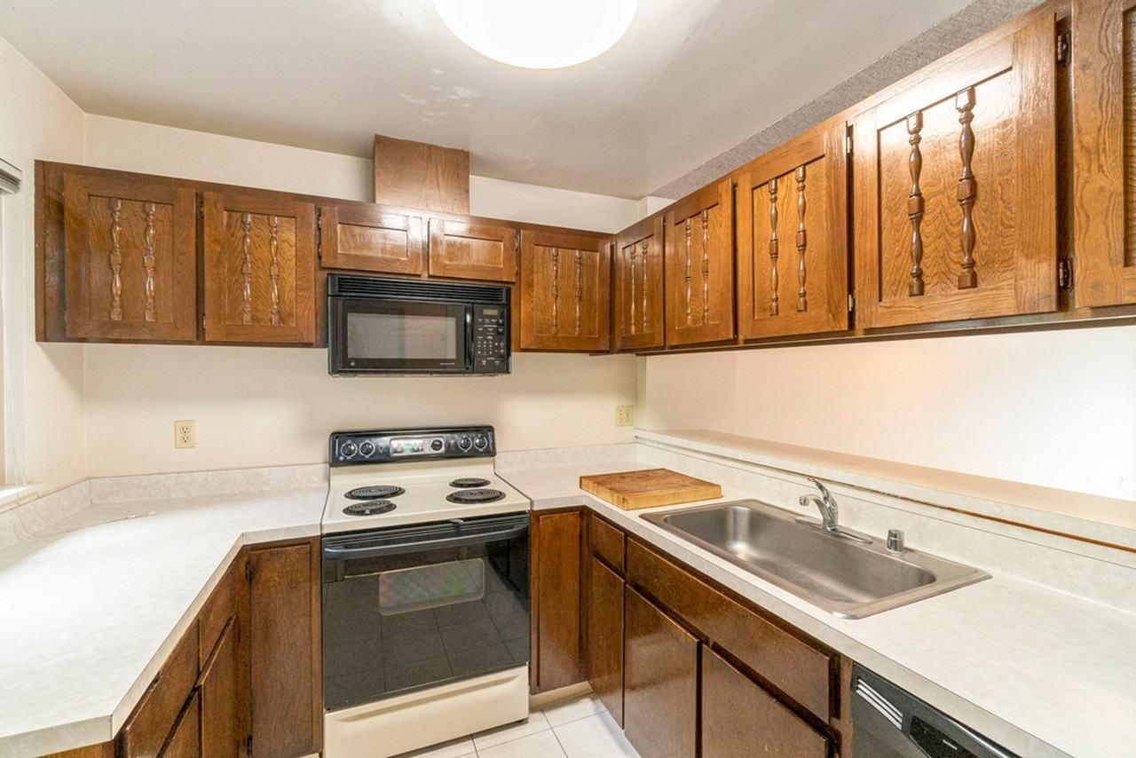 3158 Phoenix Ln - Photo 3 of 13