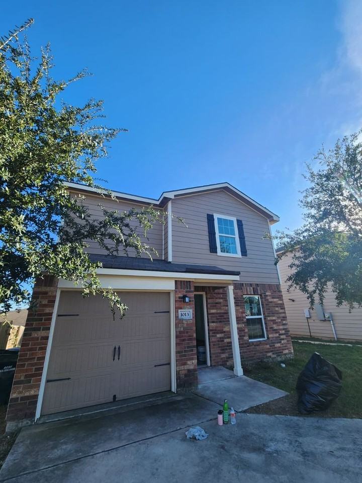 1013 Woodward Ct - Photo 2 of 12