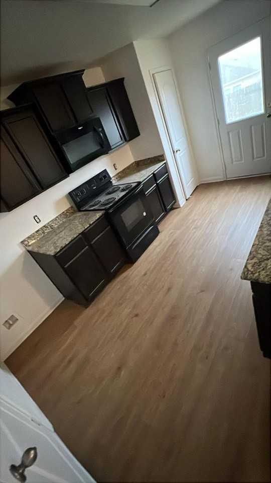 1013 Woodward Ct - Photo 5 of 12