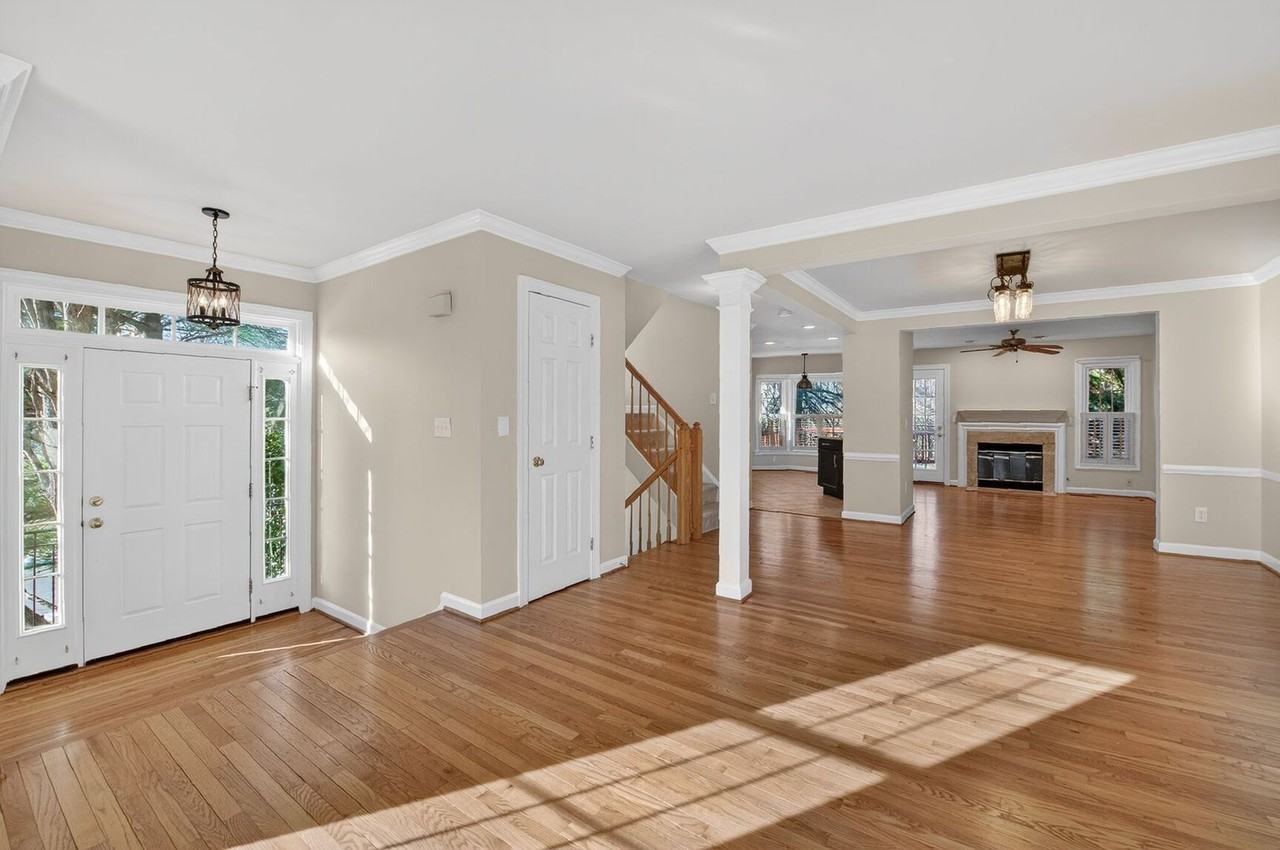 8110 Meadow Springs Ct - Photo 2 of 23