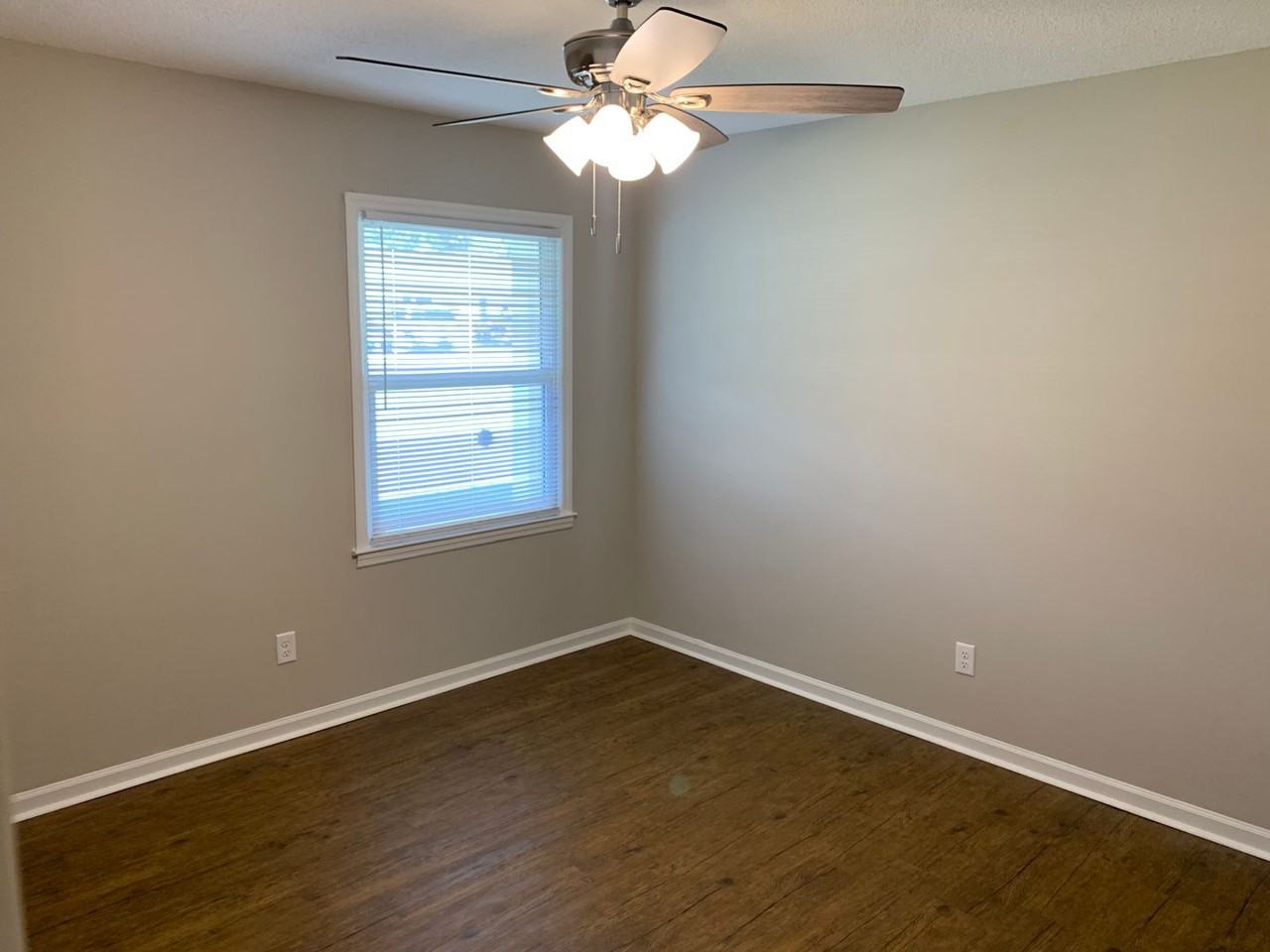 20 University Pl - Photo 6 of 12