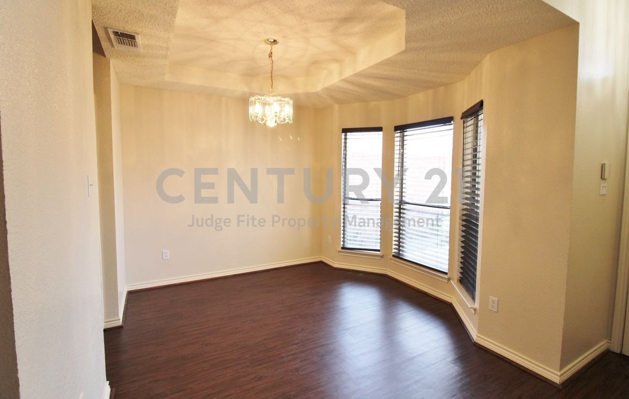 1218 Mission St - Photo 2 of 11