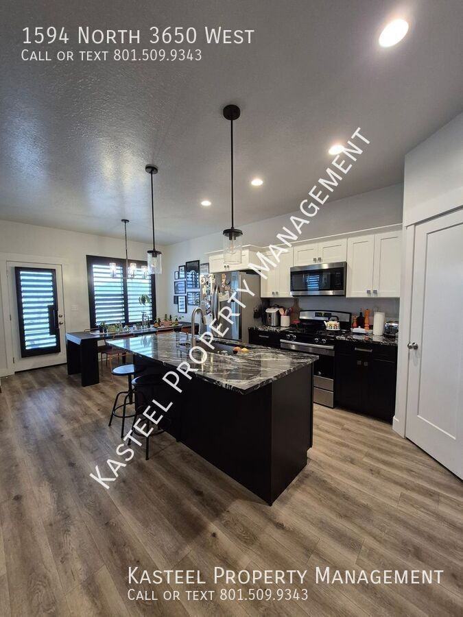 1594 N 3650 W - Photo 3 of 26