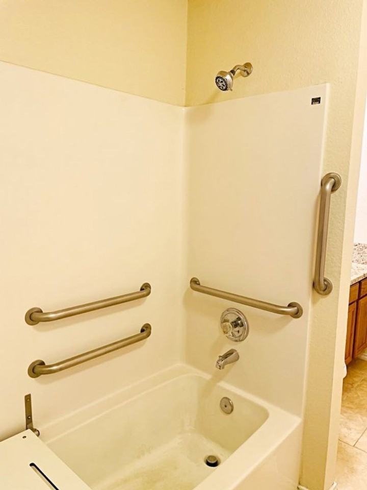 2235 Toledo St - Photo 7 of 9