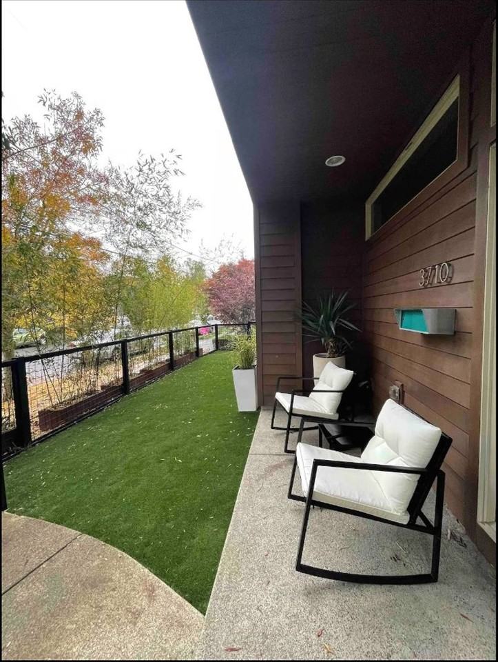 3710 N Borthwick Ave - Photo 3 of 23