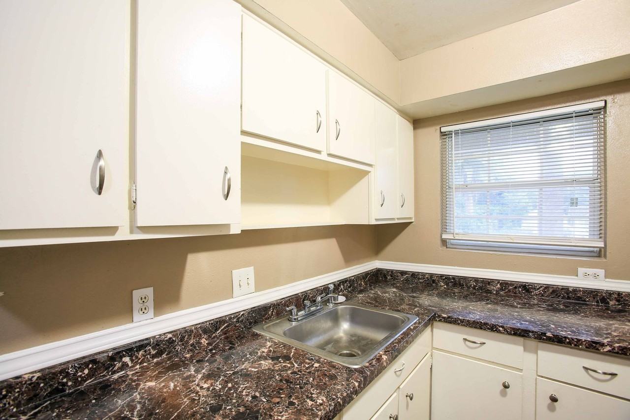 9406 Grannis St #D - Photo 6 of 14