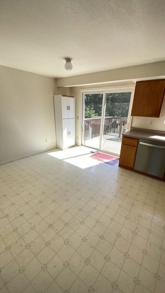 2804 Donovan Ave - Photo 3 of 25