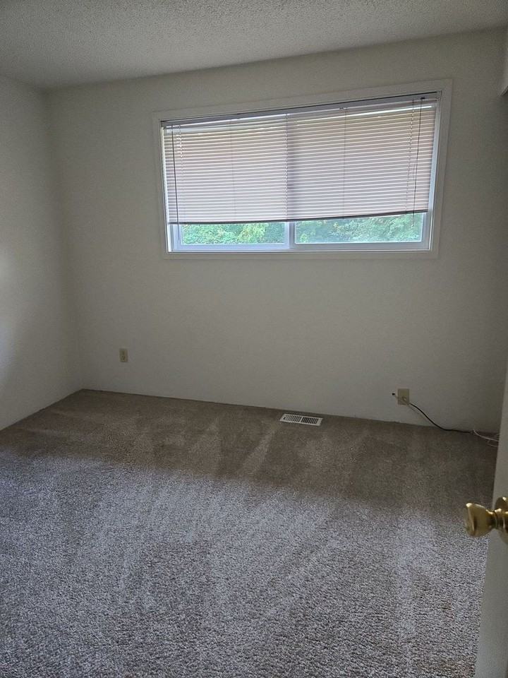 2804 Donovan Ave - Photo 5 of 25