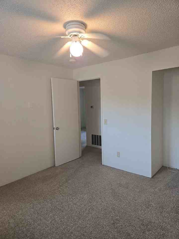 2804 Donovan Ave - Photo 7 of 25