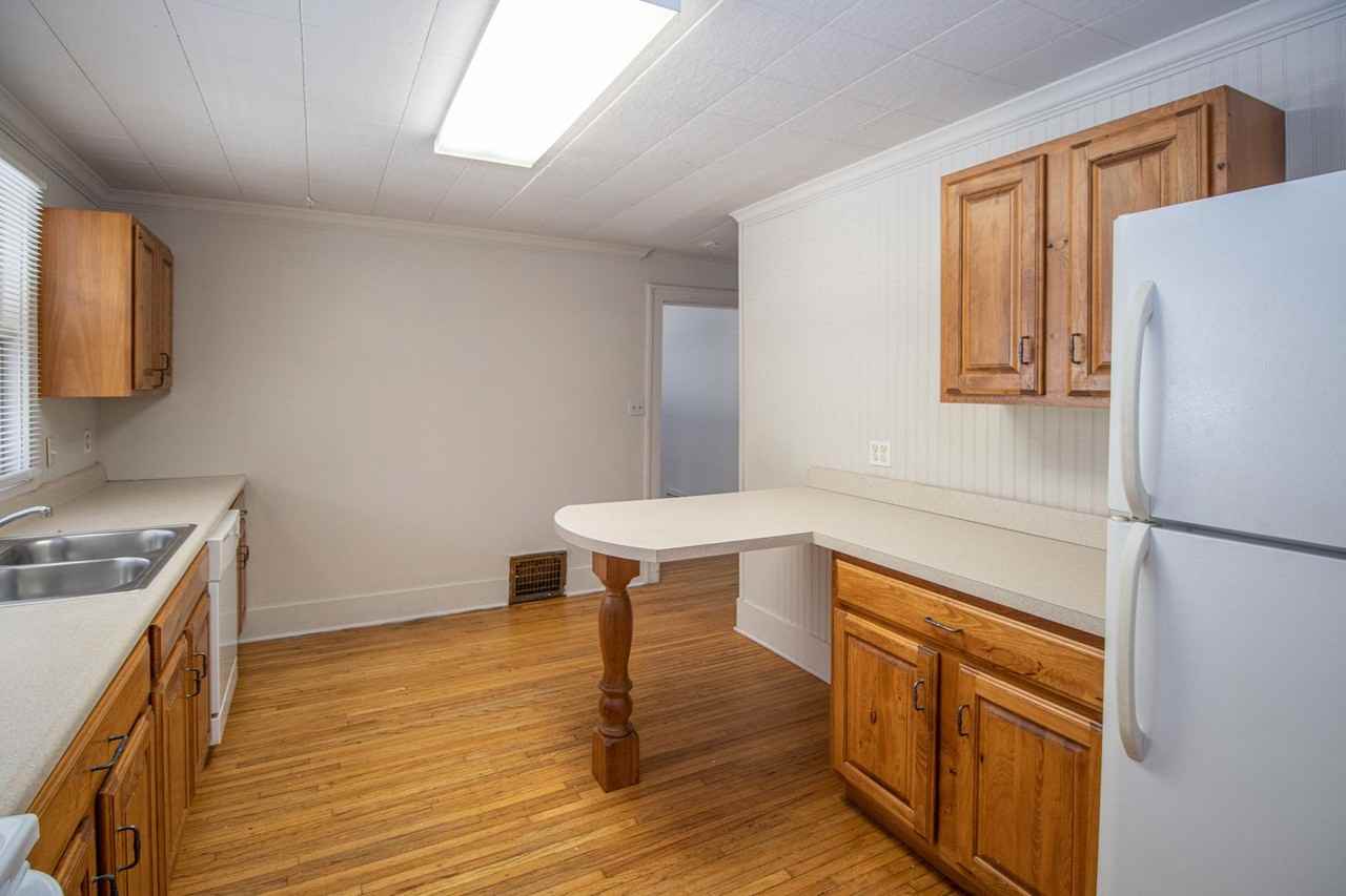 206 W 6th St - Photo 5 of 22