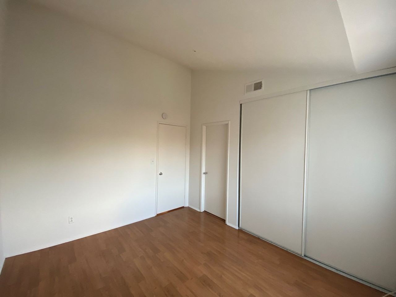 2485 Kings View Cir - Photo 3 of 12